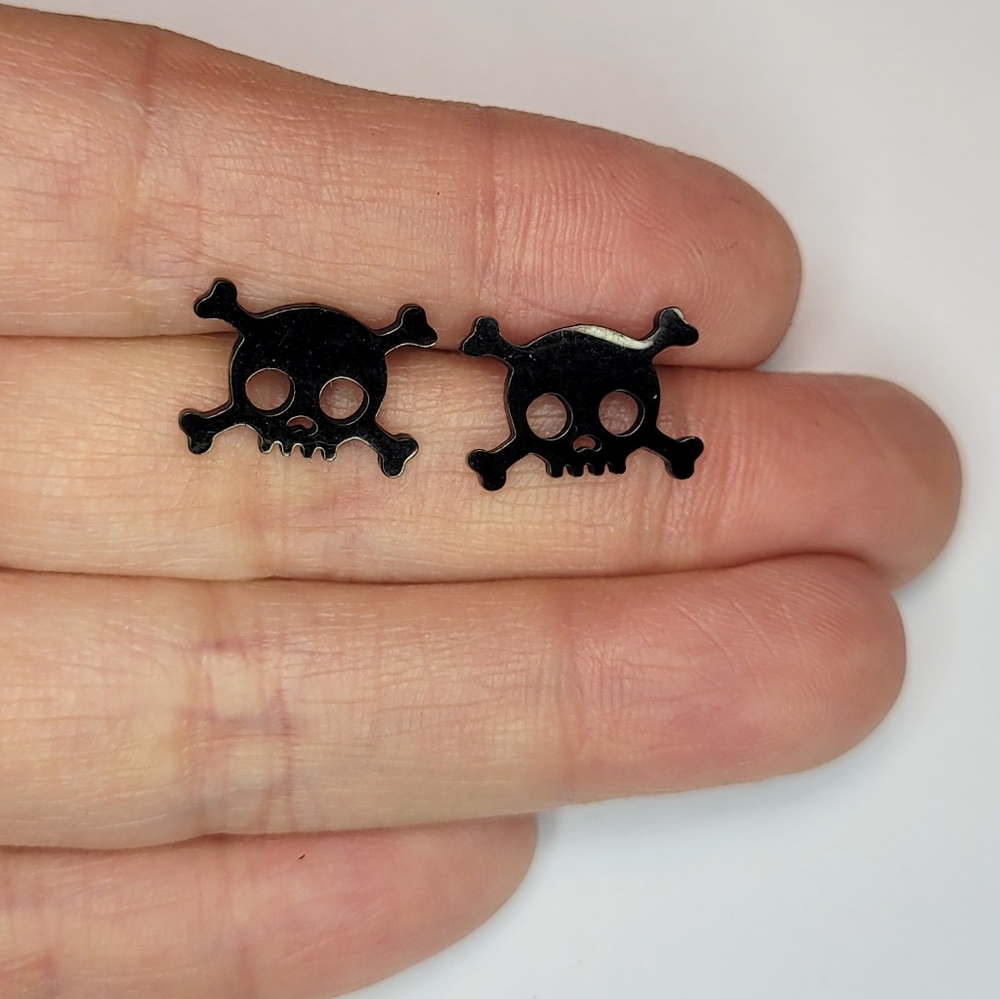 Unique, trendy, punk, black skull shaped stainless steel stud earrings Brand new